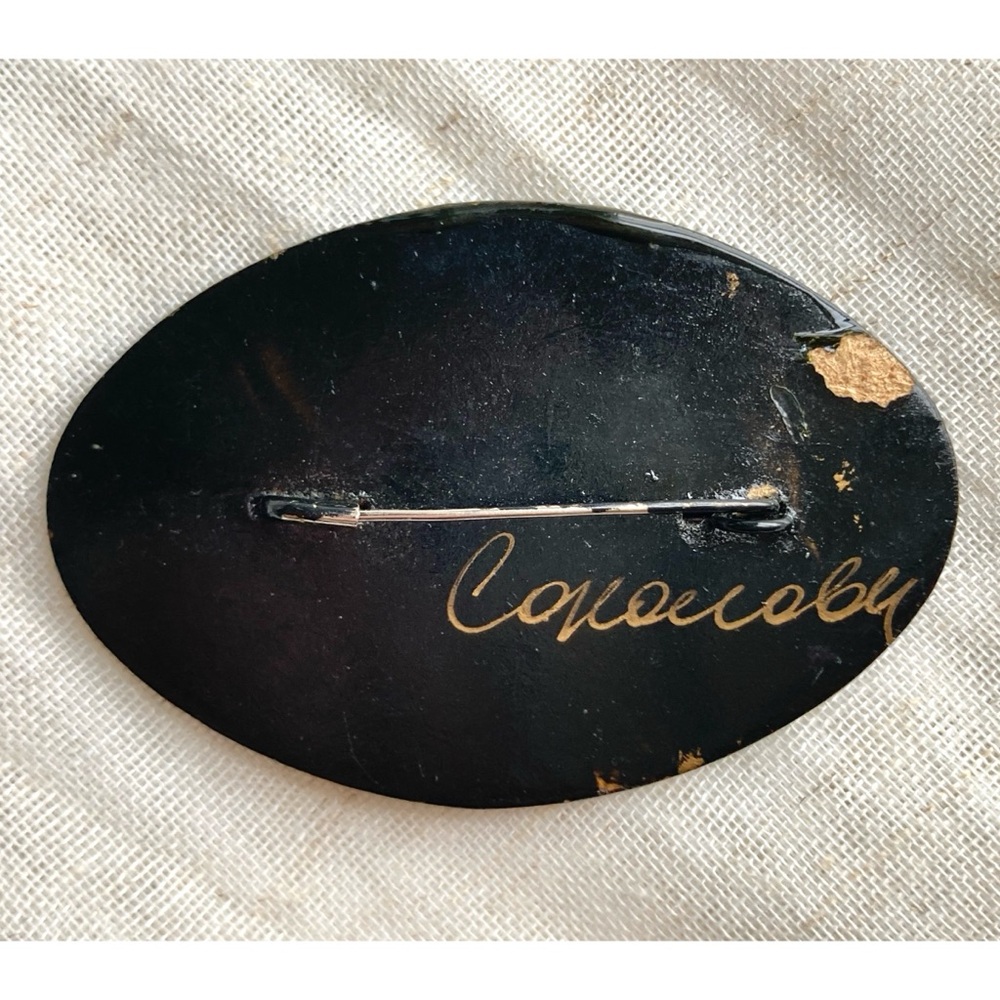Vintage Russian Lacquer Hand Painted Fruit Brooch/Pin Black Oval Signed - Picture 3 of 7